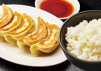 餃子とライス